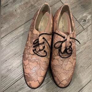 Monique Lhuillier Fall 2016 Devon Lace-Like pink tie shoes Woman’s 7.5